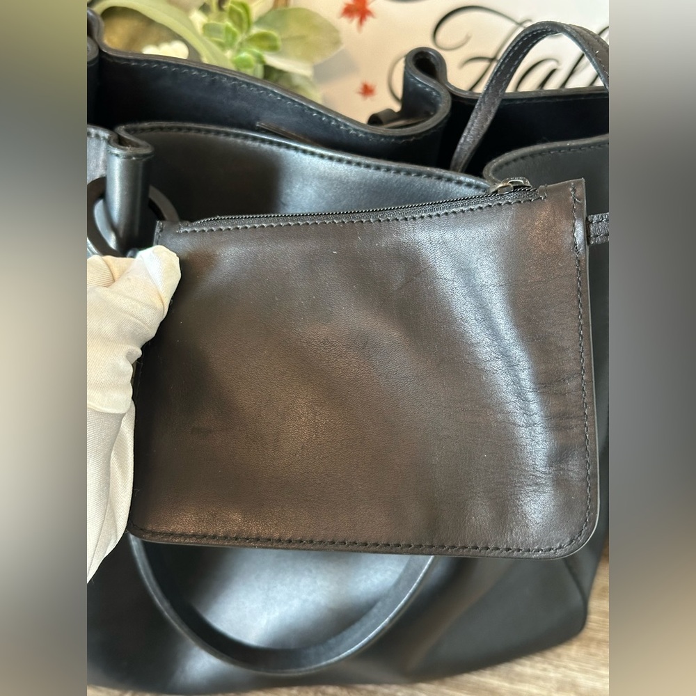 Gucci 101920 Black Leather Shopper Tote w/ Attached Zip Pouch - Picture 12 of 16